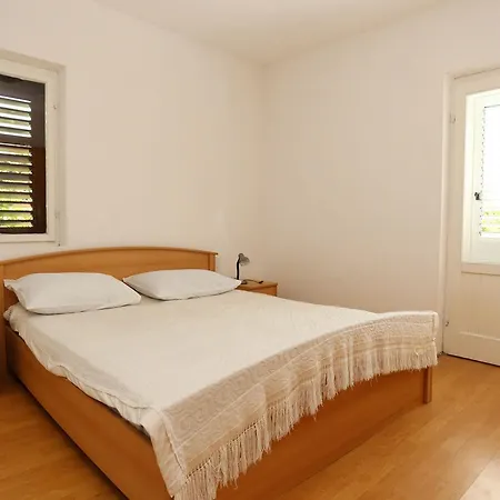 10148c Appartement Trpanj